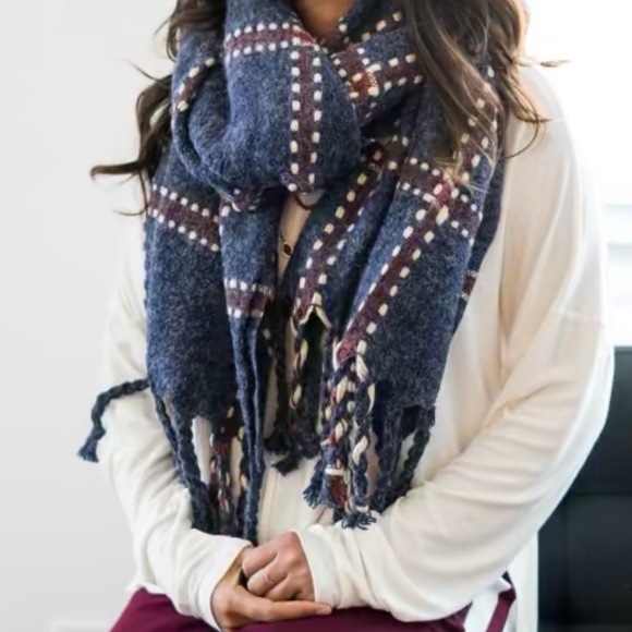 NWT Scarf 🧣 - Picture 2 of 4